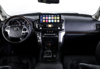 Подержанный автомобиль Toyota Land Cruiser Suv 2012 года (15 фото)