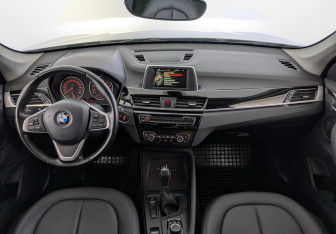 Подержанный автомобиль BMW X1 2017 года (25 фото)