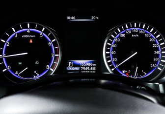 Подержанный автомобиль Infiniti Q50 2014 года (11 фото)