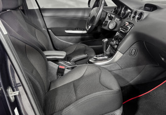 Подержанный автомобиль Peugeot 308 Hatchback 2013 года (14 фото)