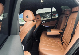 Подержанный автомобиль BMW X5 2021 года (13 фото)