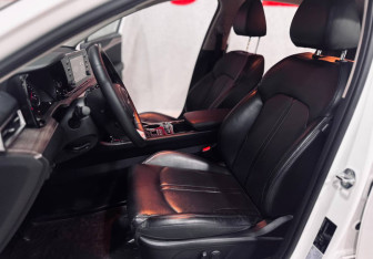 Подержанный автомобиль Kia K5 2021 года (10 фото)