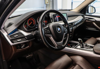 Подержанный автомобиль BMW X5 2016 года (7 фото)
