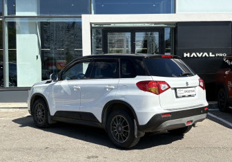 Подержанный автомобиль Suzuki Vitara 2016 года (7 фото)