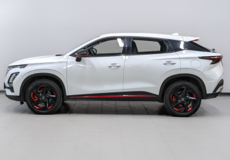 Подержанный автомобиль Omoda C5 2023 года (8 фото)