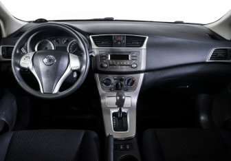 Подержанный автомобиль Nissan Sentra Sedan 2014 года (12 фото)