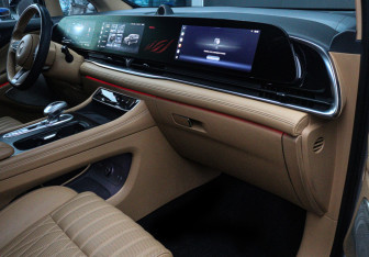 Подержанный автомобиль Voyah Dream 2023 года (9 фото)