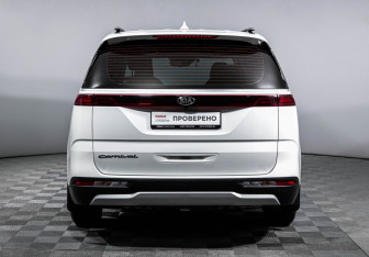 Подержанный автомобиль Kia Carnival 2021 года (6 фото)