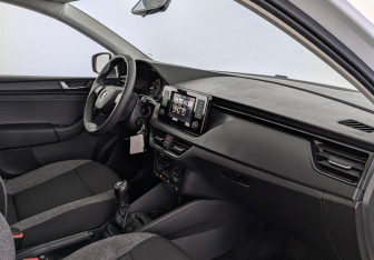 Подержанный автомобиль Skoda Rapid Liftback 2021 года (13 фото)