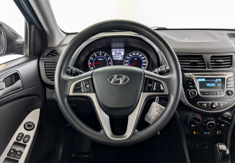 Подержанный автомобиль Hyundai Solaris Sedan 2016 года (21 фото)