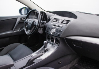 Подержанный автомобиль Mazda 3 Sedan 2011 года (10 фото)