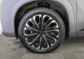 Подержанный автомобиль Jaecoo J8 2024 года (18 фото)