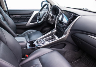 Подержанный автомобиль Mitsubishi Pajero Sport 2016 года (9 фото)