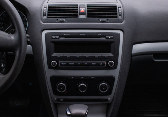Подержанный автомобиль Skoda Octavia Wagon 2012 года (14 фото)