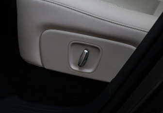 Подержанный автомобиль LiXiang L6 2024 года (12 фото)