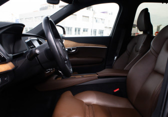 Подержанный автомобиль Volvo XC90 2021 года (13 фото)