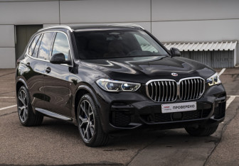 Подержанный автомобиль BMW X5 2022 года (3 фото)