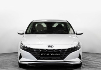 Подержанный автомобиль Hyundai Elantra Sedan 2021 года (2 фото)