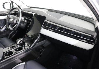 Подержанный автомобиль Geely Atlas 2024 года (10 фото)