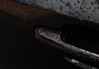 Подержанный автомобиль Toyota RAV4 2021 года (14 фото)