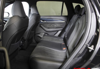 Подержанный автомобиль Geely Monjaro 2024 года (10 фото)