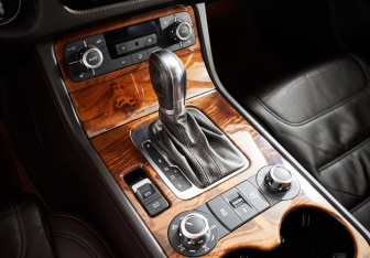 Подержанный автомобиль Volkswagen Touareg 2011 года (14 фото)