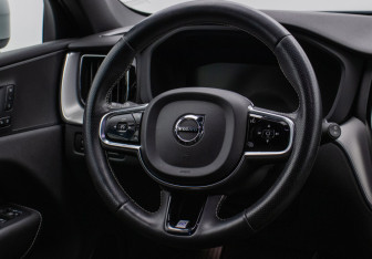 Подержанный автомобиль Volvo XC60 2019 года (15 фото)