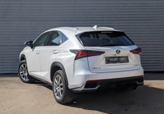 Подержанный автомобиль Lexus NX 2018 года (7 фото)
