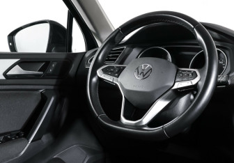 Подержанный автомобиль Volkswagen Tiguan 2021 года (11 фото)