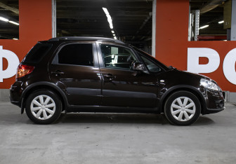 Подержанный автомобиль Suzuki SX4 Hatchback 2014 года (4 фото)