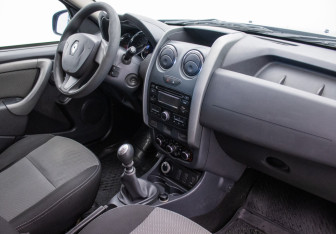 Подержанный автомобиль Renault Duster 2015 года (10 фото)