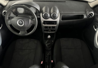 Подержанный автомобиль Renault Logan Sedan 2011 года (11 фото)