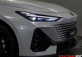 Подержанный автомобиль Changan UNI-V 2022 года (21 фото)