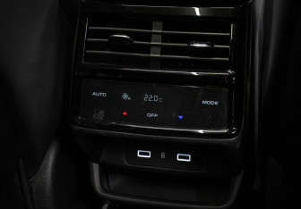 Подержанный автомобиль Geely Monjaro 2023 года (21 фото)