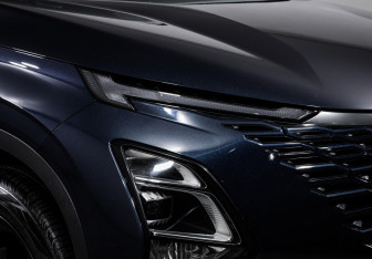 Подержанный автомобиль Omoda C5 2023 года (16 фото)