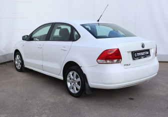 Подержанный автомобиль Volkswagen Polo Sedan 2012 года (6 фото)