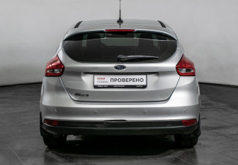 Подержанный автомобиль Ford Focus Hatchback 2017 года (6 фото)