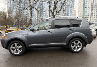 Подержанный автомобиль Mitsubishi Outlander 2008 года (7 фото)
