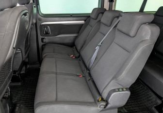 Подержанный автомобиль Peugeot Traveller 2021 года (12 фото)