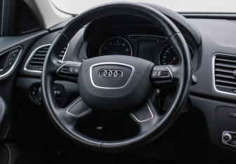Подержанный автомобиль Audi Q3 2016 года (15 фото)