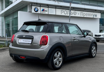 Подержанный автомобиль MINI Hatch 2020 года (5 фото)