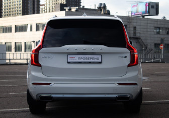 Подержанный автомобиль Volvo XC90 2017 года (6 фото)