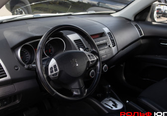Подержанный автомобиль Peugeot 4007 2008 года (10 фото)