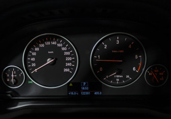 Подержанный автомобиль BMW X4 2015 года (13 фото)