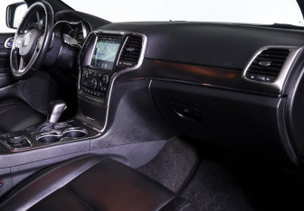 Подержанный автомобиль Jeep Grand Cherokee 2018 года (10 фото)