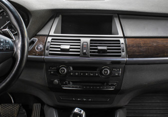 Подержанный автомобиль BMW X6 2012 года (15 фото)