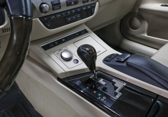 Подержанный автомобиль Lexus ES 2014 года (18 фото)