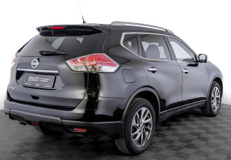 Подержанный автомобиль Nissan X-Trail 2016 года (5 фото)