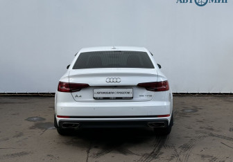 Подержанный автомобиль Audi A4 Sedan 2019 года (6 фото)