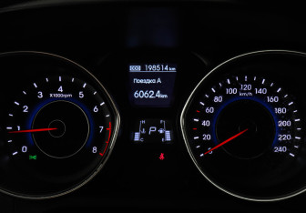 Подержанный автомобиль Hyundai Elantra Sedan 2011 года (11 фото)